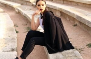 5 Essential Black Pieces That Are A Must Have 5-Essential-Black-Pieces-That-Are-A-Must-Have-750x430